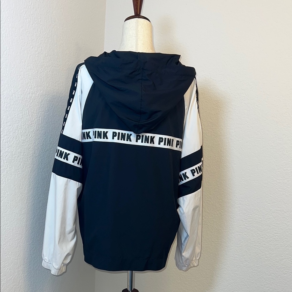 Victoria Secrets Pink Women's Black and White Jacket Size‎ M/L - Picture 2 of 9